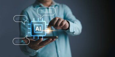 Adam akıllı telefon komutu kullanarak Ai 'yi konuşturdu. Dijital Yapay Zeka (AI) teknolojik bozulma kavramı. Büyük veri depolama. Yenilikçi teknoloji makine öğrenme desteği.