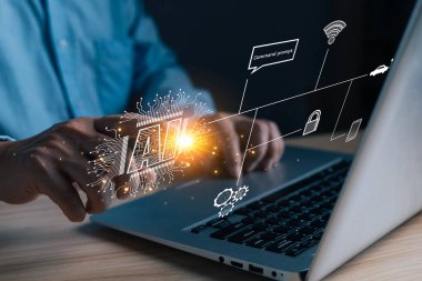 Yapay zeka teknoloji konsepti üretir. Bir kişi yapay zeka teknolojisi, büyük veri işleme stratejisi ve akıllı müşteri hizmetleri yönetimi kullanır. Dijital dönüşüm değiştirme yönetimi. 