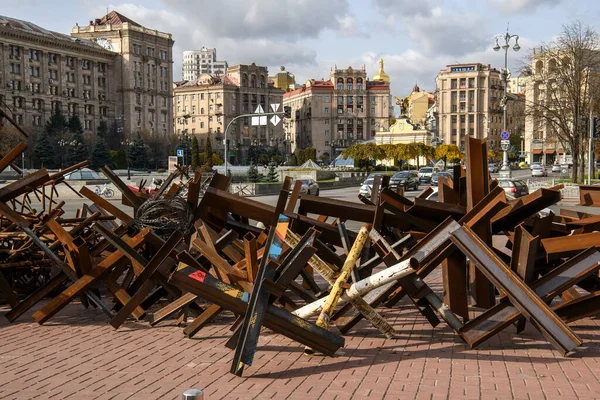 stock image Anti-tank obstacle defense at the Independence Square in center of Kyiv, Ukraine, October 2022. High quality photo