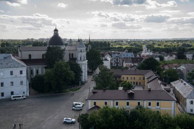 Aziz Peter ve Paul 'un ünlü Katolik Katedrali ve Ukrayna' nın tarihi bölümü, 08 Temmuz 2023. Yüksek kalite fotoğraf
