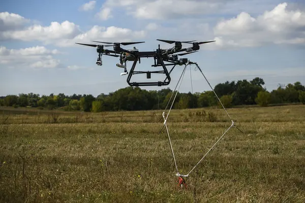 Drone Com Integração Inteligência Artificial Usado Para Detectar Objetos Explosivos — Fotografia de Stock