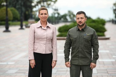 Ukrayna Cumhurbaşkanı Volodymyr Zelenskiy ve Danimarka Başbakanı Mette Frederiksen, Ukrayna 'nın başkenti Kyiv' de düzenlenen ortak basın toplantısına katıldılar. Yüksek kalite fotoğraf