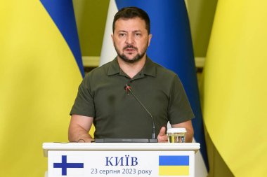 Ukrayna Cumhurbaşkanı Volodymyr Zelenskiy, Finlandiya Başbakanı Antti Petteri Orpo ile 23 Ağustos 2023 'te Kyiv, Ukrayna' da düzenlediği ortak basın toplantısında. Yüksek kalite fotoğraf