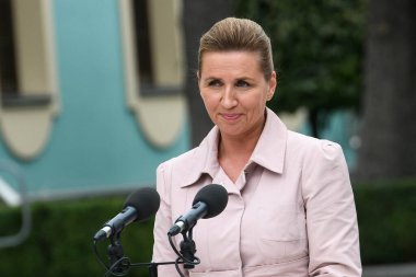 Danimarka Başbakanı Mette Frederiksen Ukrayna Cumhurbaşkanı Volodymyr Zelenskiy ile Ukrayna 'nın başkenti Kyiv' de düzenlediği ortak basın toplantısında. Yüksek kalite fotoğraf