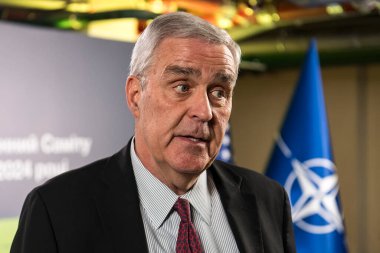 Korgeneral Douglas Edward Lute, Ukrayna 'nın başkenti Kyiv' e 23 Ekim 2013 'te yaptığı ziyarette NATO' nun eski ABD Daimi Temsilcisi. Yüksek kalite fotoğraf