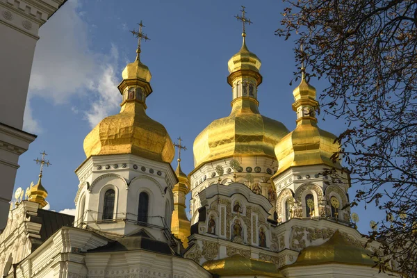 Ukrayna 'nın başkenti Kyiv' de bulunan Kyiv Pechersk Lavra 'nın ana Katedrali Kutsal Katedral Katedrali, 23 Ekim 2023. Yüksek kalite fotoğraf