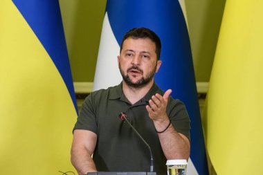 Ukrayna Cumhurbaşkanı Volodymyr Zelenskiy, Finlandiya Başbakanı Antti Petteri Orpo ile 23 Ağustos 2023 'te Kyiv, Ukrayna' da düzenlediği ortak basın toplantısında. Yüksek kalite fotoğraf