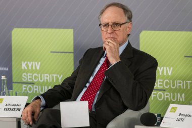 Kuzey Atlantik Antlaşma Örgütü eski Genel Sekreter Yardımcısı Alexander Vershbow 23 Ekim 2013 'te Ukrayna' nın Kyiv kentine yaptığı ziyarette. Yüksek kalite fotoğraf