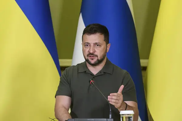 Ukrayna Cumhurbaşkanı Volodymyr Zelenskiy, Finlandiya Başbakanı Antti Petteri Orpo ile 23 Ağustos 2023 'te Kyiv, Ukrayna' da düzenlediği ortak basın toplantısında. Yüksek kalite fotoğraf