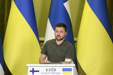 Ukrayna Cumhurbaşkanı Volodymyr Zelenskiy, Finlandiya Başbakanı Antti Petteri Orpo ile 23 Ağustos 2023 'te Kyiv, Ukrayna' da düzenlediği ortak basın toplantısında. Yüksek kalite fotoğraf
