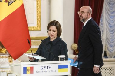 Moldova Cumhurbaşkanı Maia Sandu ve Avrupa Konseyi Başkanı Charles Michel Ukrayna Cumhurbaşkanı Volodymyr Zelenskiy ile 21 Kasım 2023 'te Ukrayna' nın başkenti Kyiv 'de düzenlediği ortak basın toplantısı öncesinde