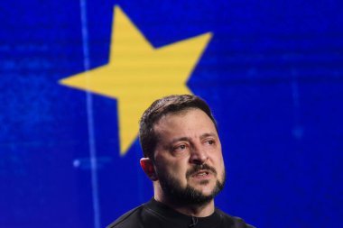 Ukrayna Cumhurbaşkanı Volodymyr Zelenskiy, 19 Aralık 2023 tarihinde Ukrayna 'nın başkenti Kyiv' de düzenlenen basın toplantısında. Yüksek kalite fotoğraf