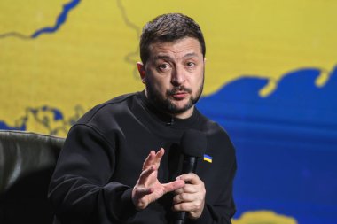 Ukrayna Cumhurbaşkanı Volodymyr Zelenskiy, 19 Aralık 2023 tarihinde Ukrayna 'nın başkenti Kyiv' de düzenlenen basın toplantısında. Yüksek kalite fotoğraf