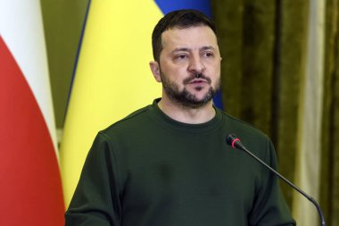 Ukrayna Cumhurbaşkanı Volodymyr Zelenskiy 22 Ocak 2024 tarihinde Ukrayna 'nın başkenti Kyiv' de Polonya Başbakanı Donald Tusk ile düzenlediği ortak basın toplantısında konuşma yapıyor. Yüksek kalite fotoğraf