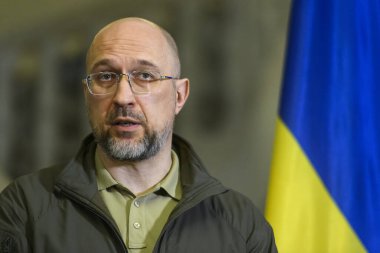 Ukrayna Başbakanı Denys Shmyhal 22 Ocak 2024 tarihinde Ukrayna 'nın Kyiv kentinde Polonya Başbakanı Donald Tusk ile ortak bir basın toplantısı düzenliyor. Yüksek kalite fotoğraf