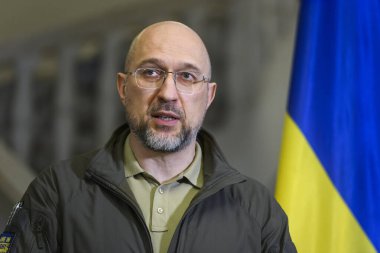 Ukrayna Başbakanı Denys Shmyhal 22 Ocak 2024 tarihinde Ukrayna 'nın Kyiv kentinde Polonya Başbakanı Donald Tusk ile ortak bir basın toplantısı düzenliyor. Yüksek kalite fotoğraf