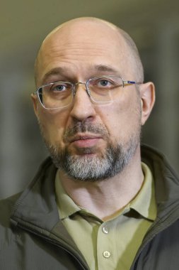 Ukrayna Başbakanı Denys Shmyhal 22 Ocak 2024 tarihinde Ukrayna 'nın Kyiv kentinde Polonya Başbakanı Donald Tusk ile ortak bir basın toplantısı düzenliyor. Yüksek kalite fotoğraf