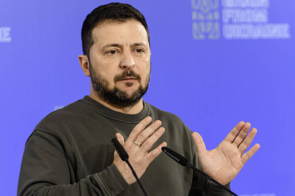 Президент Украины Владимир Зеленский во время международного саммита по продовольственной безопасности зерна из Украины в Киеве, Украина, 25 ноября 2023 года. Высокое качество фото