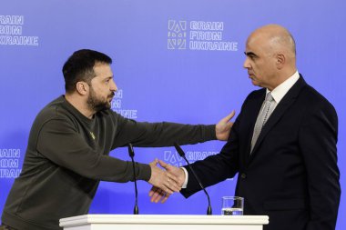 Ukrayna Cumhurbaşkanı Volodymyr Zelenskiy ve İsviçre Konfederasyon Başkanı Alain Berset, Ukrayna 'nın Kyiv kentinde düzenlenen uluslararası gıda güvenliği tahılları zirvesinde, 25 Kasım 2023