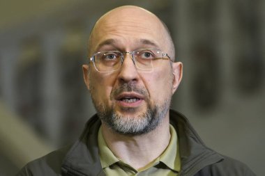 Ukrayna Başbakanı Denys Shmyhal 22 Ocak 2024 tarihinde Ukrayna 'nın Kyiv kentinde Polonya Başbakanı Donald Tusk ile ortak bir basın toplantısı düzenliyor. Yüksek kalite fotoğraf