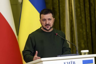 Ukrayna Cumhurbaşkanı Volodymyr Zelenskiy 22 Ocak 2024 tarihinde Ukrayna 'nın başkenti Kyiv' de Polonya Başbakanı Donald Tusk ile düzenlediği ortak basın toplantısında konuşma yapıyor. Yüksek kalite fotoğraf