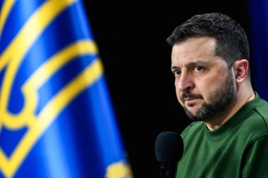 Ukrayna Cumhurbaşkanı Volodymyr Zelenskiy Ukrayna 'ya katılıyor. Yıl 2024 Rusya Ukrayna 'ya saldırısını 25 Şubat 2024' te Kyiv, Ukrayna 'da sürdürürken. Yüksek kalite fotoğraf