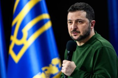 Ukrayna Cumhurbaşkanı Volodymyr Zelenskiy Ukrayna 'ya katılıyor. Yıl 2024 Rusya Ukrayna 'ya saldırısını 25 Şubat 2024' te Kyiv, Ukrayna 'da sürdürürken. Yüksek kalite fotoğraf