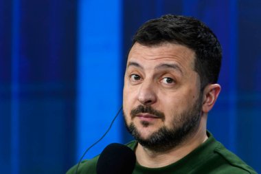 Ukrayna Cumhurbaşkanı Volodymyr Zelenskiy Ukrayna 'ya katılıyor. Yıl 2024 Rusya Ukrayna 'ya saldırısını 25 Şubat 2024' te Kyiv, Ukrayna 'da sürdürürken. Yüksek kalite fotoğraf