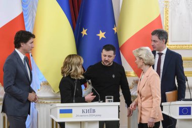 Ukrayna Cumhurbaşkanı Zelenskiy, Avrupa Komisyonu Başkanı Ursula von der Leyen, Belçika Başbakanı Alexander De Croo, İtalya Başbakanı Giorgia Meloni ve Kanada Başbakanı Justin Trudeau Ukrayna 'nın başkenti Kyiv' de 24-02-2024