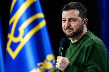 Ukrayna Cumhurbaşkanı Volodymyr Zelenskiy Ukrayna 'ya katılıyor. Yıl 2024 Rusya Ukrayna 'ya saldırısını 25 Şubat 2024' te Kyiv, Ukrayna 'da sürdürürken. Yüksek kalite fotoğraf