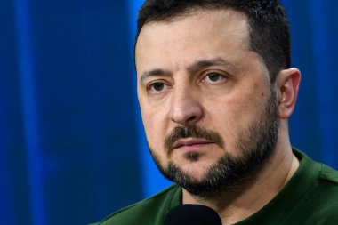 Ukrayna Cumhurbaşkanı Volodymyr Zelenskiy Ukrayna 'ya katılıyor. Yıl 2024 Rusya Ukrayna 'ya saldırısını 25 Şubat 2024' te Kyiv, Ukrayna 'da sürdürürken. Yüksek kalite fotoğraf