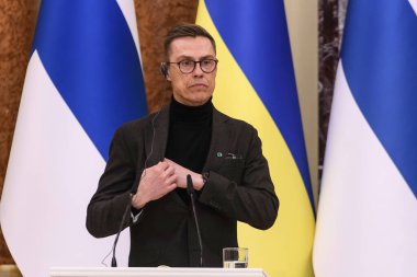 Finlandiya Cumhurbaşkanı Alexander Stubb, Ukrayna Cumhurbaşkanı Volodymyr Zelenskiy ile 3 Nisan 2024 tarihinde Kyiv, Ukrayna 'da ortak bir basın toplantısına katılacak. Yüksek kalite fotoğraf