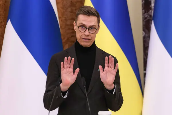 Finlandiya Cumhurbaşkanı Alexander Stubb Ukrayna Cumhurbaşkanı Volodymyr Zelenskiy Ile Nisan - Stok İmaj