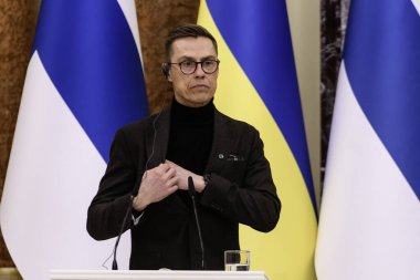 Finlandiya Cumhurbaşkanı Alexander Stubb, Ukrayna Cumhurbaşkanı Volodymyr Zelenskiy ile 3 Nisan 2024 tarihinde Kyiv, Ukrayna 'da ortak bir basın toplantısına katılacak. Yüksek kalite fotoğraf