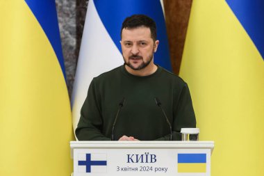 Ukrayna Cumhurbaşkanı Volodymyr Zelenskiy, Finlandiya Cumhurbaşkanı Alexander Stubb ile 3 Nisan 2024 tarihinde Ukrayna 'nın Kyiv kentinde düzenlediği ortak basın toplantısına katılacak. Yüksek kalite fotoğraf