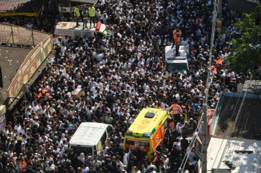 Ortodoks Yahudi hacılar, Rusya 'nın Ukrayna' daki savaşı sürdüreceği bir dönemde Haham Nachman 'ın mezarının yakınında kutlarken, Yahudi Yeni Yılı Rosh Hashanah' ı kutluyorlar. Uman, Ukrayna, 15 Eylül 2023