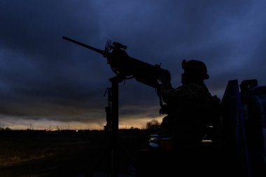 Ukrayna Silahlı Kuvvetleri 'nin Ukrayna' nın Kyiv bölgesinde 24 Mart 2024 'te İHA avcıları olarak adlandırılan hava savunma birimi. Yüksek kalite fotoğraf