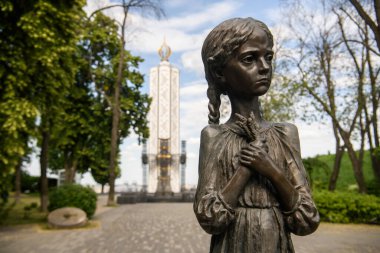 Holodomor kurbanlarına adanmış Anıt Parçası, 1932 - 1933 yılları arasında Ukrayna 'da büyük bir açlık. Kyiv, Ukrayna. 27 Mayıs 2024. Yüksek kalite fotoğraf