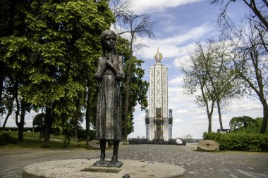 Holodomor kurbanlarına adanmış Anıt Parçası, 1932 - 1933 yılları arasında Ukrayna 'da büyük bir açlık. Kyiv, Ukrayna. 27 Mayıs 2024. Yüksek kalite fotoğraf