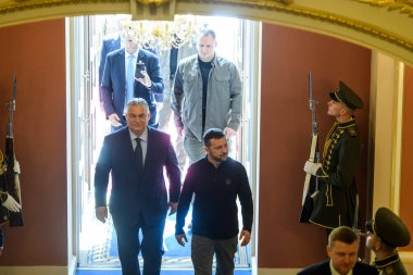 Macaristan Başbakanı Viktor Orban, Ukrayna Cumhurbaşkanı Volodymyr Zelenskiy ile 2 Temmuz 2024 'te Ukrayna' nın Kyiv kentinde yapacağı görüşmede, habersiz bir ziyaret için Kyiv 'e geliyor. Yüksek kalite fotoğraf