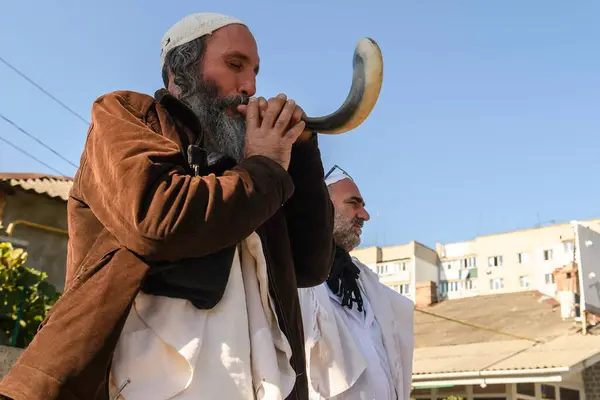 Stock image  An ultra-Orthodox Jewish Hasid pilgrim blows a shofar close to tomb of Rabbi Nachman on the eve of Rosh Hashanah holiday, Jewish New Year, in Uman, Ukraine 17-09-2023. High quality photo