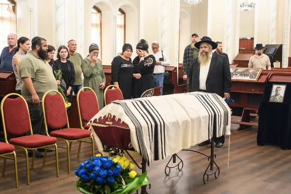 stock image Ukrainian Jews, relatives, and friends attend a farewell ceremony for the late Ukrainian serviceman Matisyahu Anton Samborskiy at the Central Synagogue in Kyiv, Ukraine, September 12, 2024