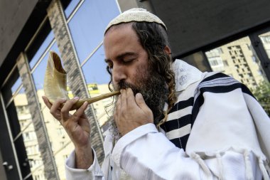  An ultra-Orthodox Jewish Hasid pilgrim blows a shofar close to tomb of Rabbi Nachman on the eve of Rosh Hashanah holiday, Jewish New Year, in Uman, Ukraine 17-09-2023. High quality photo clipart