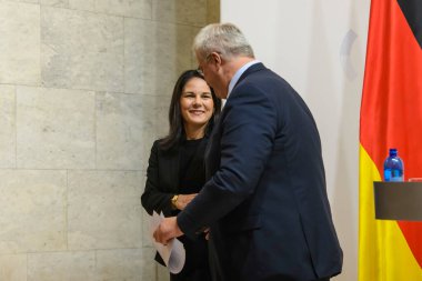 Almanya Dışişleri Bakanı Annalena Baerbock ve Ukrayna Dışişleri Bakanı Andrii Sybiha 4 Kasım 2024 tarihinde Ukrayna 'nın Kyiv kentinde düzenlenen ortak basın toplantısına katıldılar. Yüksek kalite fotoğraf
