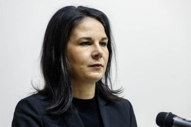 Almanya Dışişleri Bakanı Annalena Baerbock Ukrayna Dışişleri Bakanı Andrii Sybiha ile birlikte Ukrayna 'nın başkenti Kyiv' de düzenlenen ortak basın toplantısına katıldı. Yüksek kalite fotoğraf