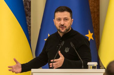 Ukrayna Cumhurbaşkanı Volodymyr Zelenskiy, 1 Aralık 2024 tarihinde Ukrayna 'nın başkenti Kyiv' de Avrupa Konseyi Başkanı Antonio Costa ile düzenlediği ortak basın toplantısında konuştu. Yüksek kalite fotoğraf