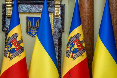 Ukrayna ve Moldova 'nın ulusal bayrakları. Yüksek kalite fotoğraf
