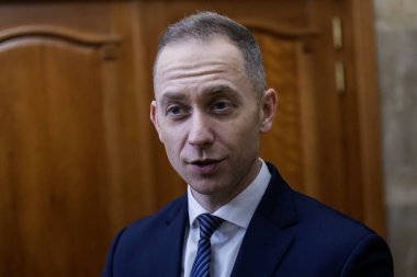 Savunma Bakan Yardımcısı Cezary Tomczyk 3 Şubat 2025 'te Ukrayna' nın Kyiv kentindeki Polonya Büyükelçiliği 'nde bir brifing sırasında. Yüksek kalite fotoğraf