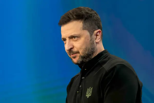 Ukrayna Cumhurbaşkanı Volodymyr Zelenskiy Ukrayna 'da bir basın toplantısı düzenledi. Yıl 2025, Ukrayna, Kyiv, 23 Şubat 2025. Yüksek kalite fotoğraf