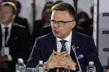 31 Mart 2025 'te Bucha, Ukrayna' daki Bucha Zirvesi forumu sırasında Sejm Szymon Holownia Sözcüsü. Yüksek kalite fotoğraf